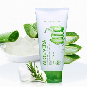 SOOTHING & MOISTURE ALOE VERA FOAM CLEANSER